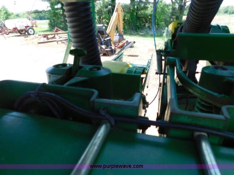 image for item AQ9670 John Deere 1535 grain drill