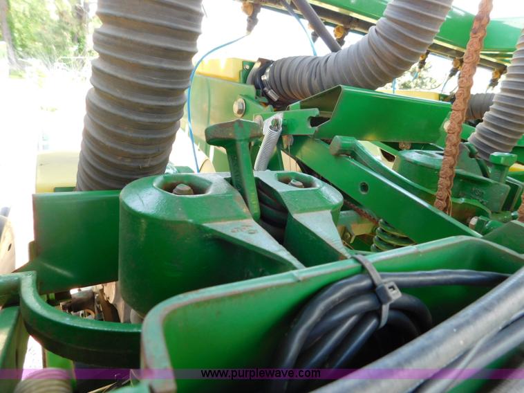 image for item AQ9670 John Deere 1535 grain drill