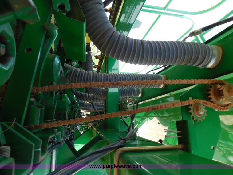 image for item AQ9670 John Deere 1535 grain drill