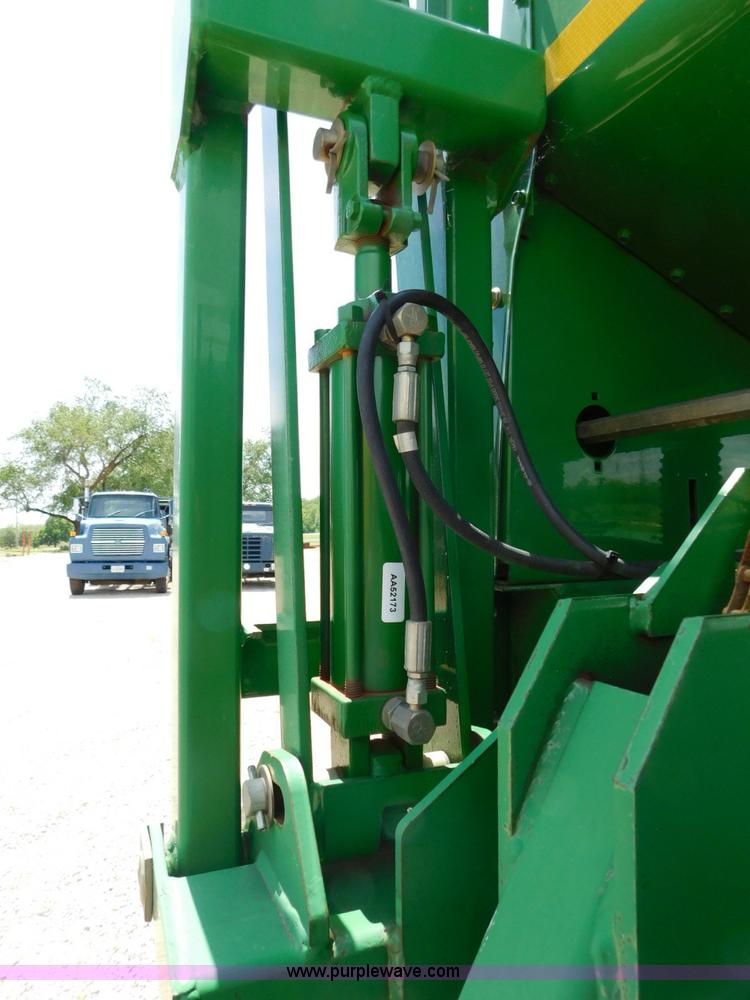 image for item AQ9670 John Deere 1535 grain drill