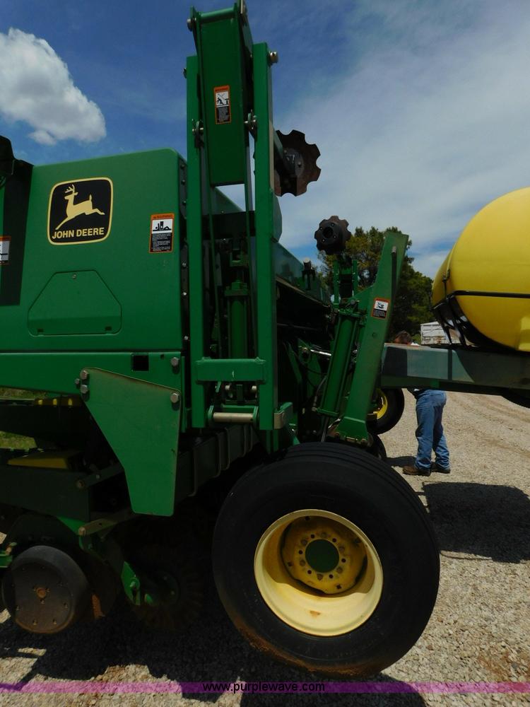 image for item AQ9670 John Deere 1535 grain drill