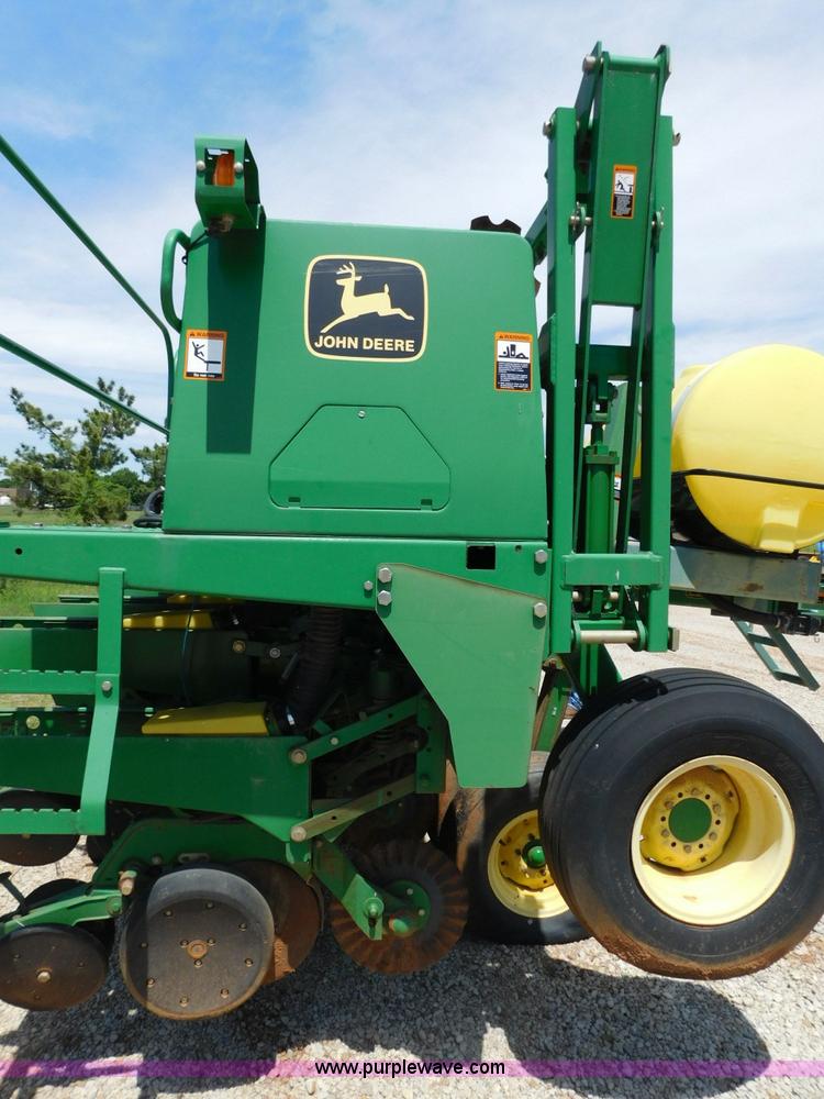 image for item AQ9670 John Deere 1535 grain drill