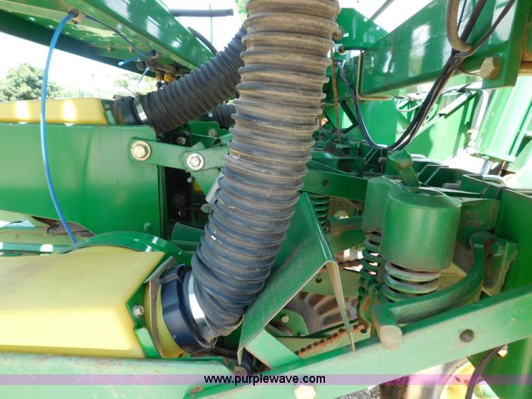 image for item AQ9670 John Deere 1535 grain drill
