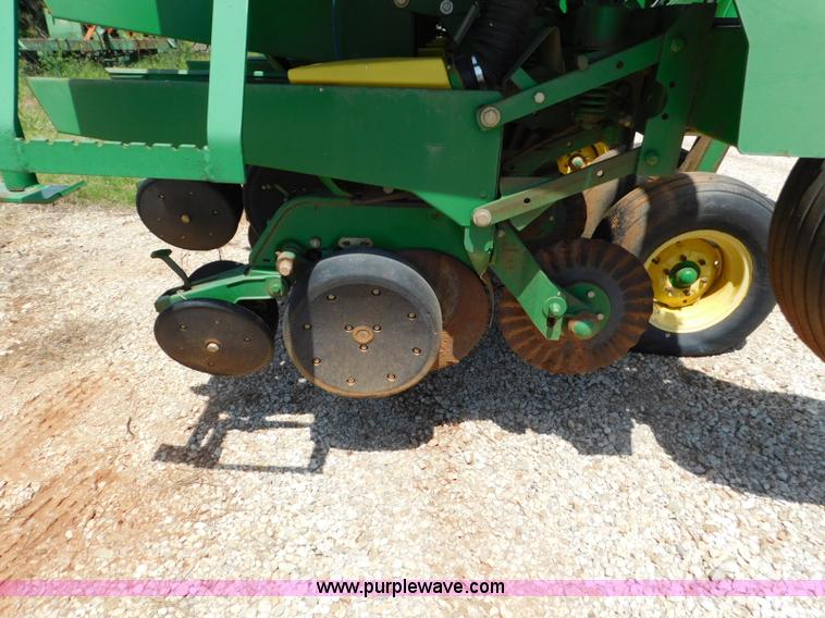 image for item AQ9670 John Deere 1535 grain drill