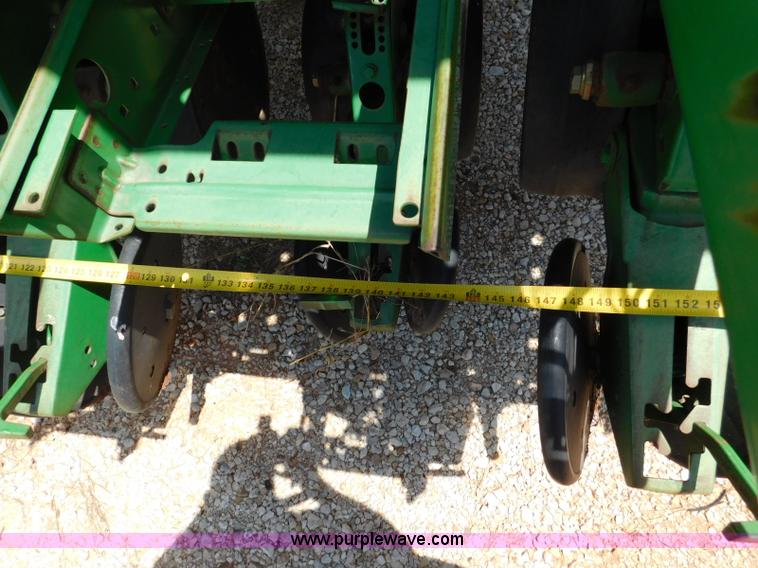 image for item AQ9670 John Deere 1535 grain drill