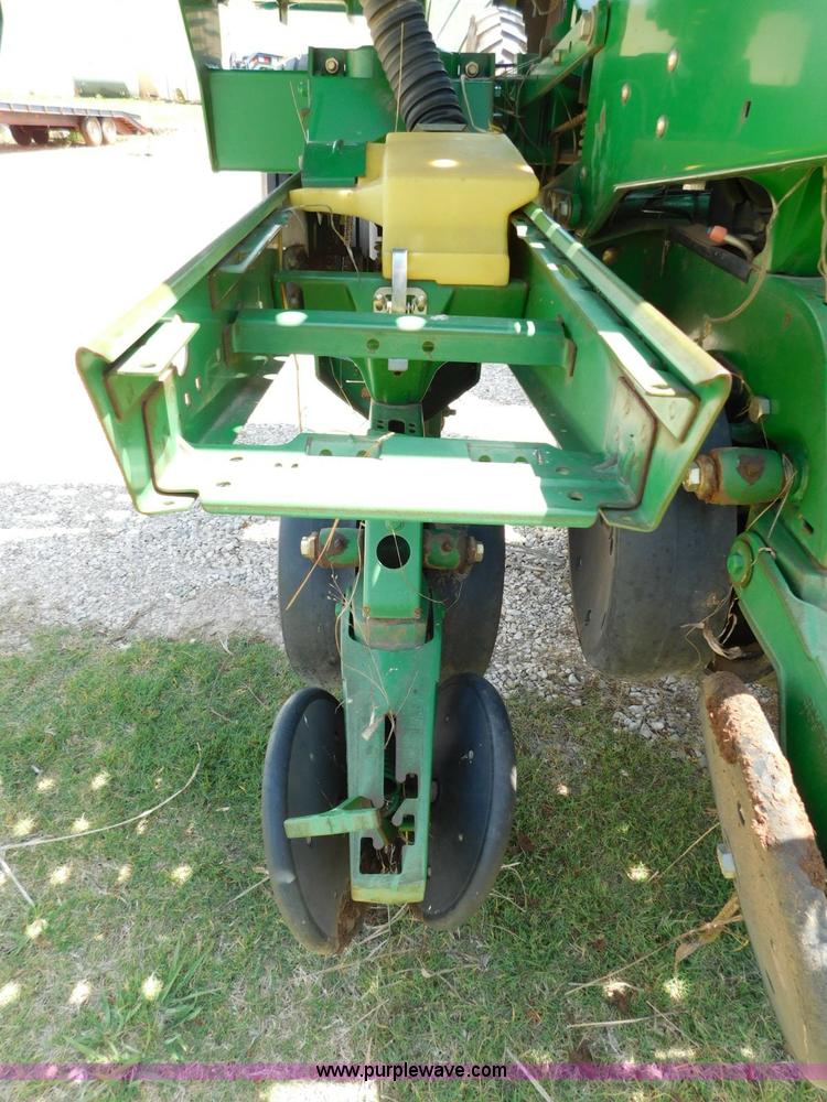 image for item AQ9670 John Deere 1535 grain drill