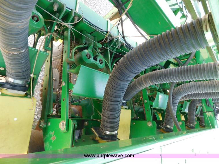 image for item AQ9670 John Deere 1535 grain drill