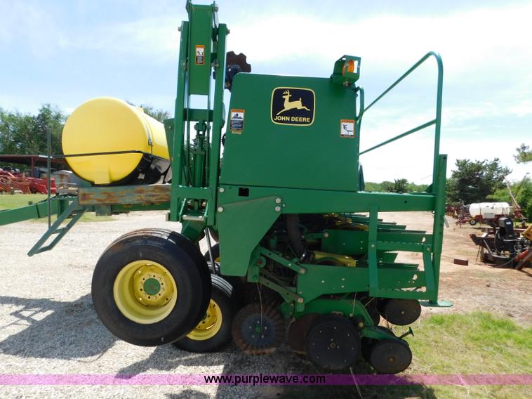 image for item AQ9670 John Deere 1535 grain drill