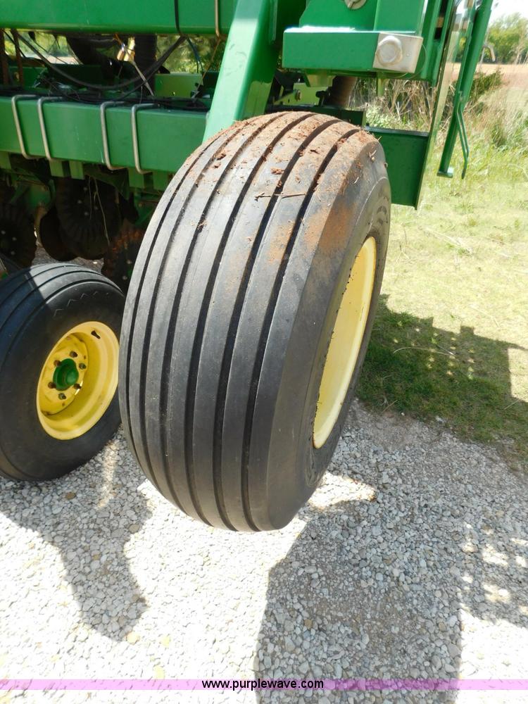 image for item AQ9670 John Deere 1535 grain drill