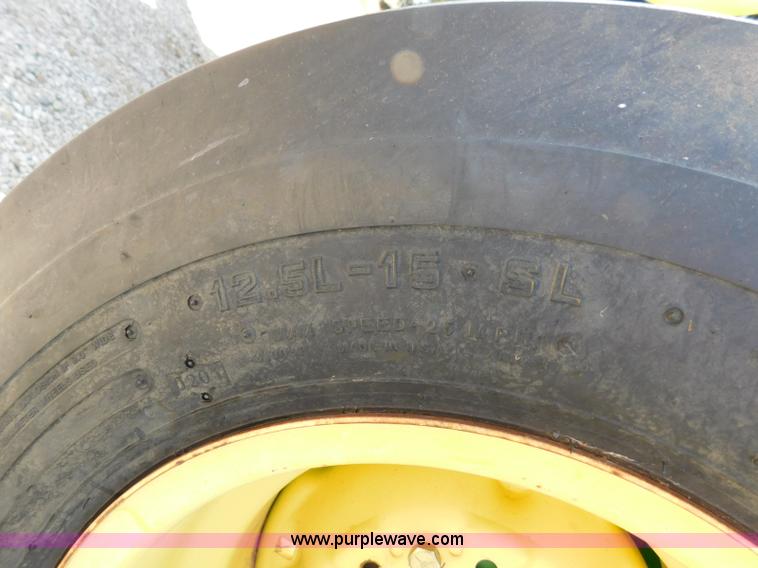 image for item AQ9670 John Deere 1535 grain drill