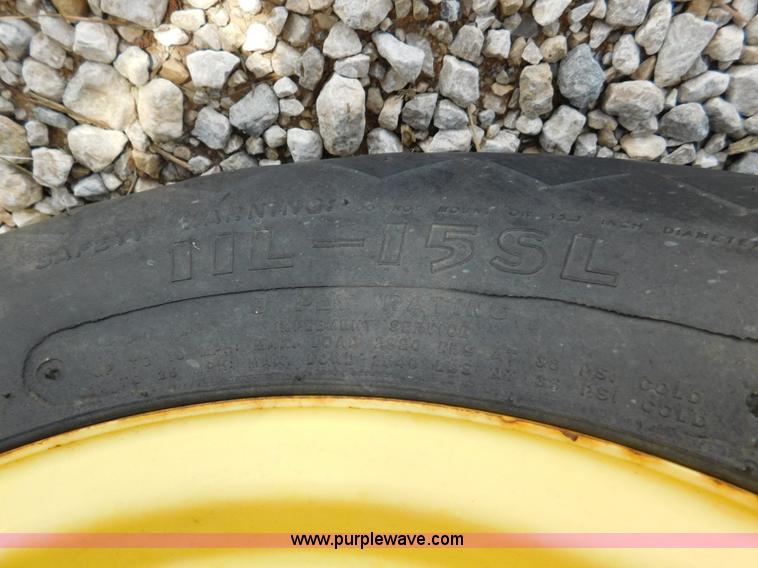 image for item AQ9670 John Deere 1535 grain drill