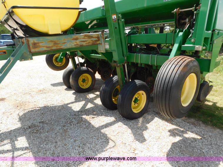 image for item AQ9670 John Deere 1535 grain drill