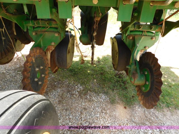 image for item AQ9670 John Deere 1535 grain drill