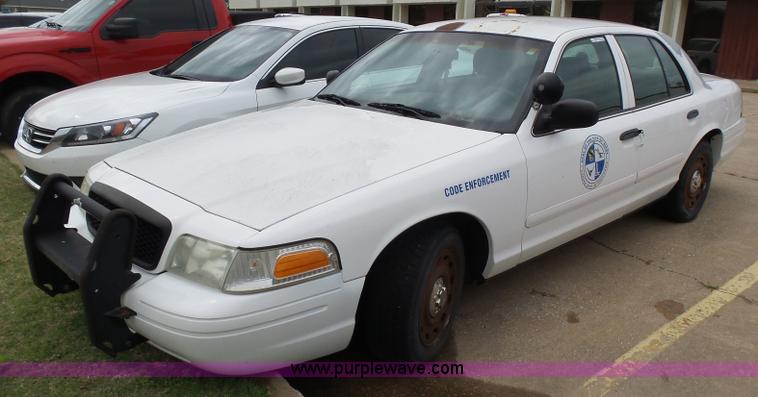 image for item AQ9680 2004 Ford Crown Victoria Police Interceptor