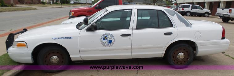 image for item AQ9680 2004 Ford Crown Victoria Police Interceptor