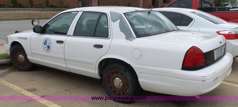 image for item AQ9680 2004 Ford Crown Victoria Police Interceptor