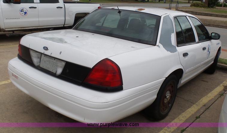 image for item AQ9680 2004 Ford Crown Victoria Police Interceptor