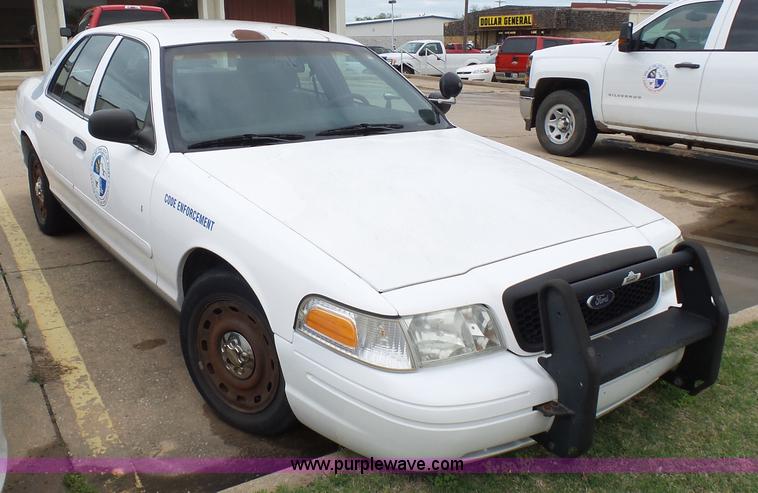 image for item AQ9680 2004 Ford Crown Victoria Police Interceptor