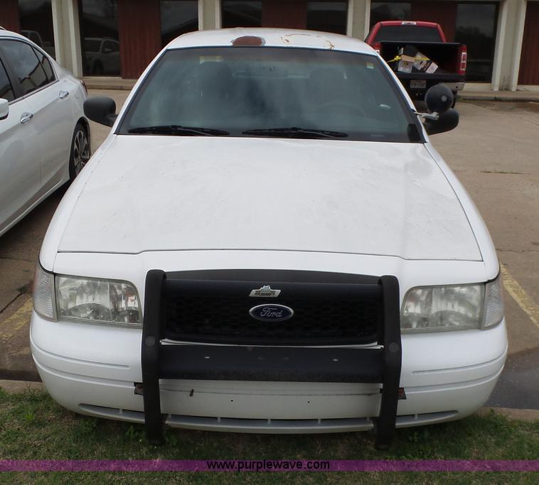 image for item AQ9680 2004 Ford Crown Victoria Police Interceptor