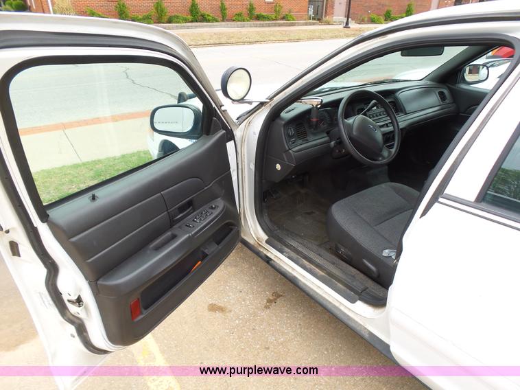 image for item AQ9680 2004 Ford Crown Victoria Police Interceptor