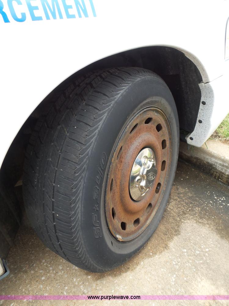 image for item AQ9680 2004 Ford Crown Victoria Police Interceptor