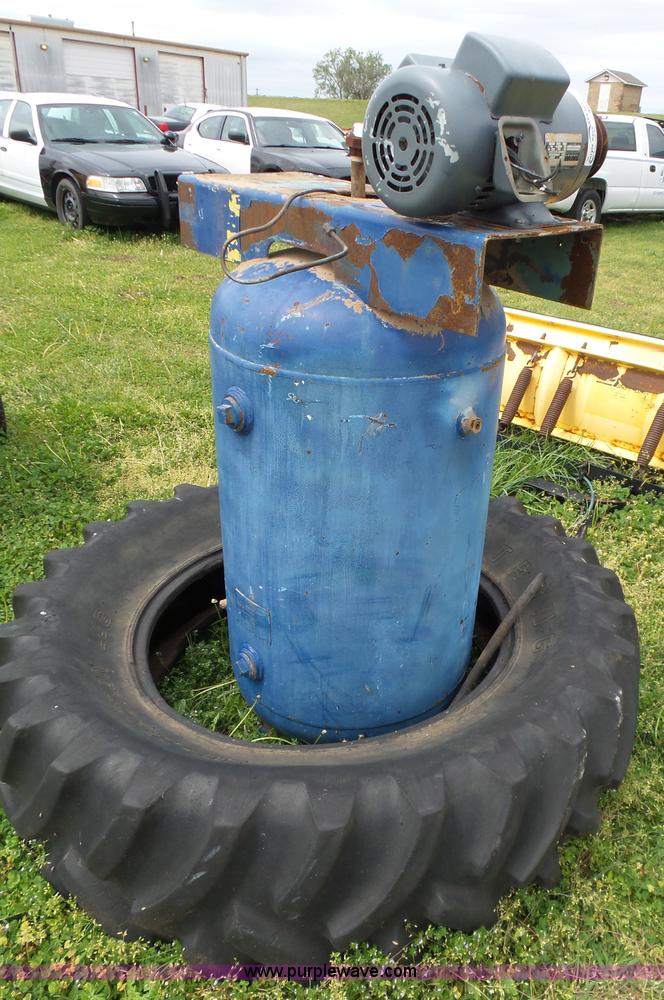 image for item AQ9688 Wood compressor