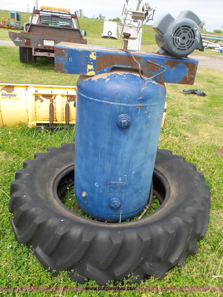 image for item AQ9688 Wood compressor