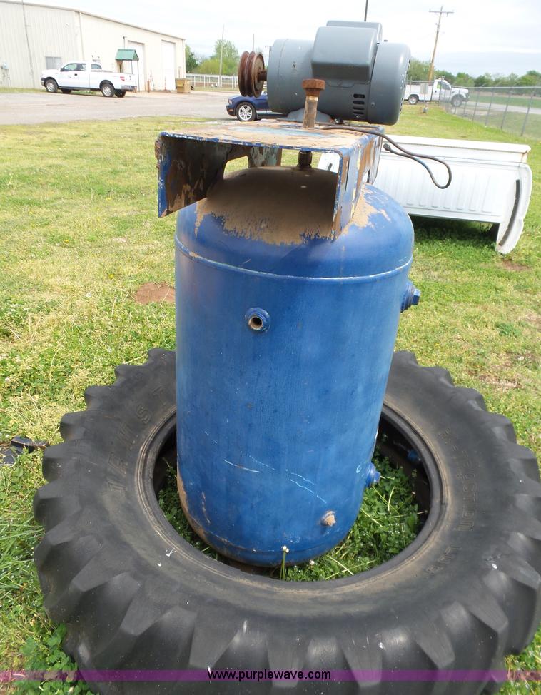 image for item AQ9688 Wood compressor