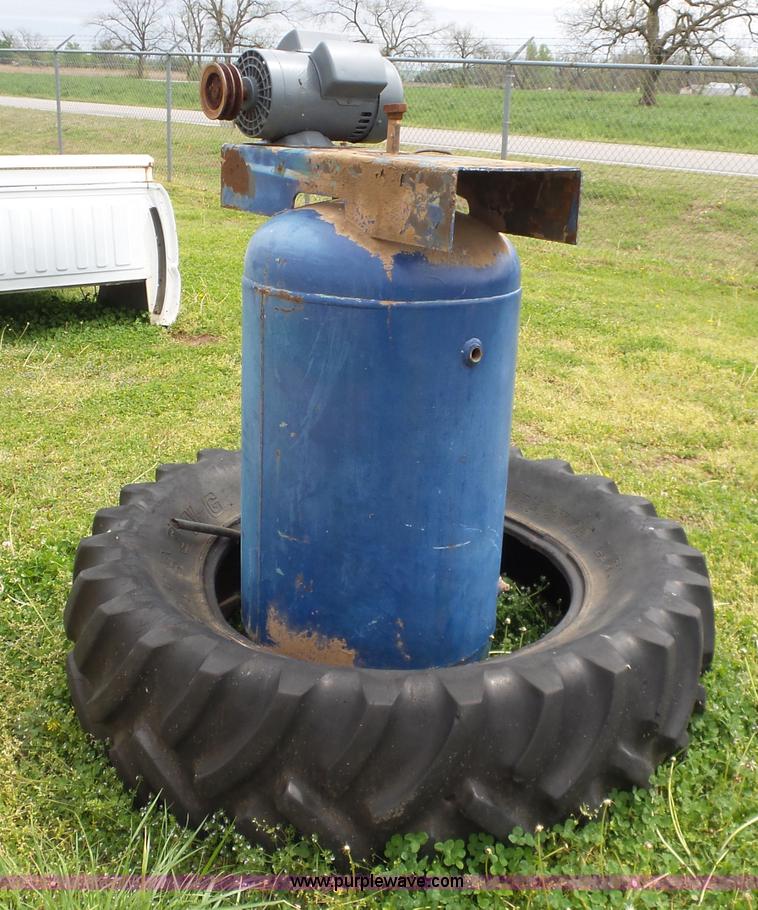 image for item AQ9688 Wood compressor