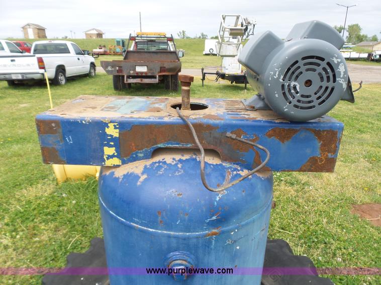 image for item AQ9688 Wood compressor