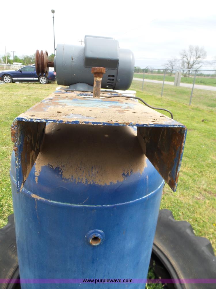 image for item AQ9688 Wood compressor