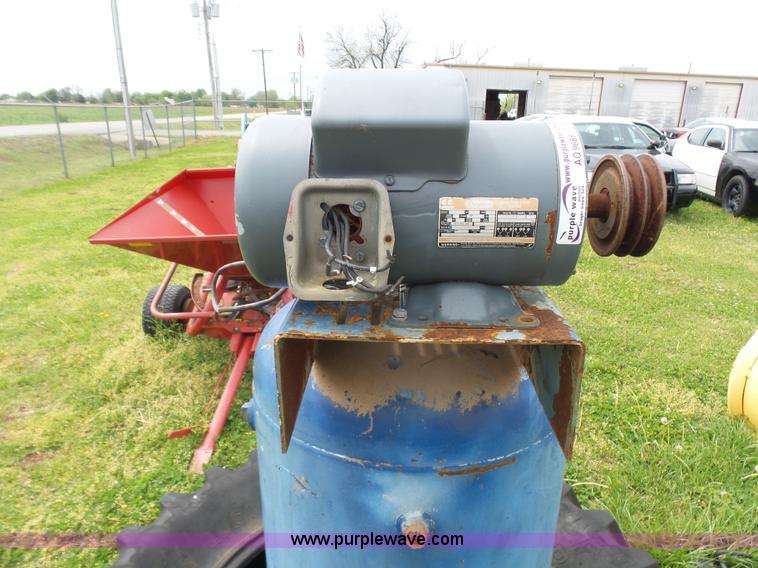 image for item AQ9688 Wood compressor