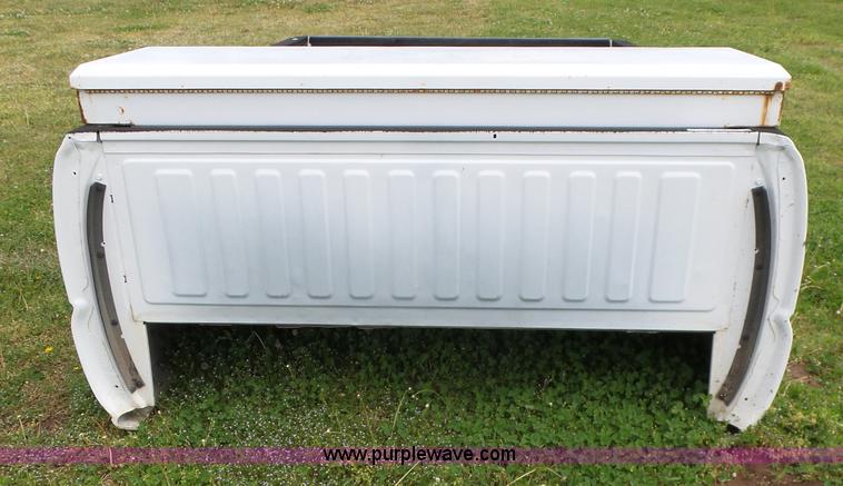 image for item AQ9689 Pickup truck bed