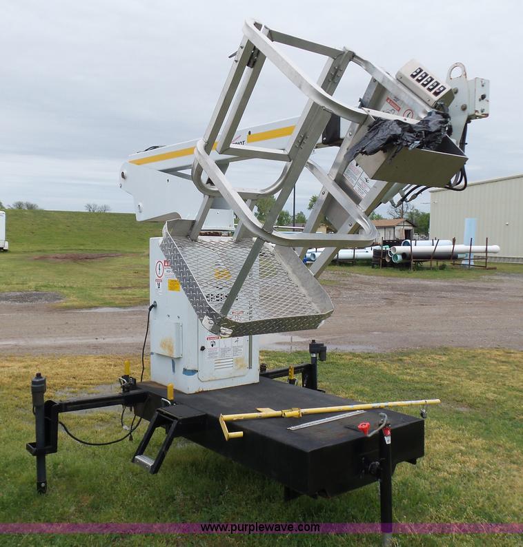 image for item AQ9690 2007 Armlift aerial lift