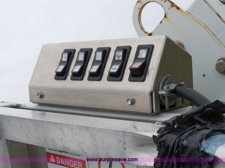 image for item AQ9690 2007 Armlift aerial lift