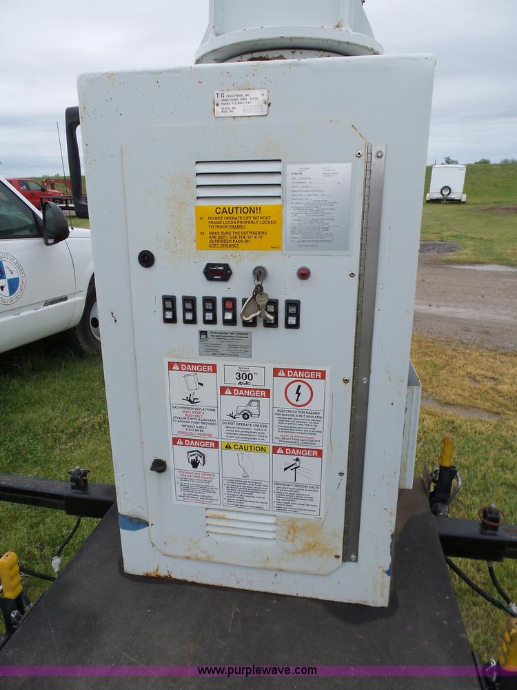 image for item AQ9690 2007 Armlift aerial lift