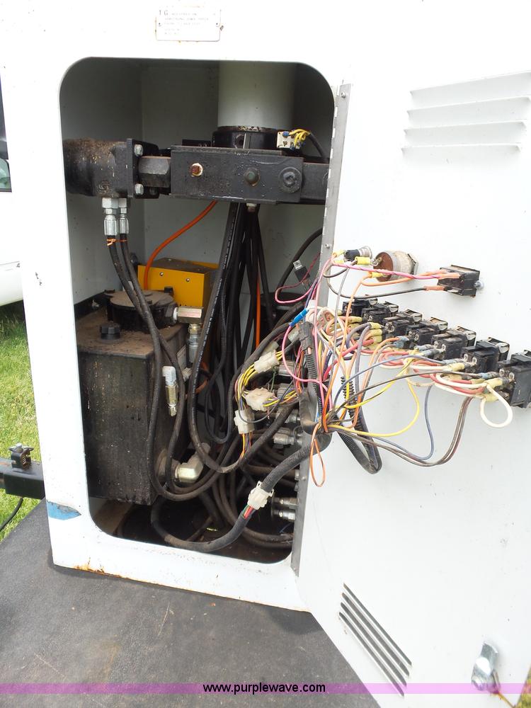 image for item AQ9690 2007 Armlift aerial lift