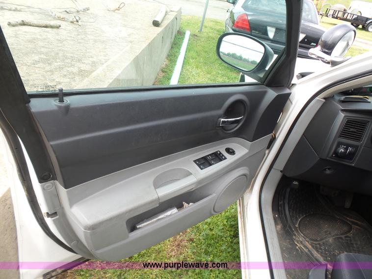 image for item AQ9692 2007 Dodge Charger SE