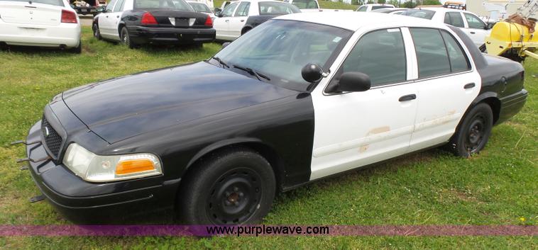 image for item AQ9694 2005 Ford Crown Victoria Police Interceptor