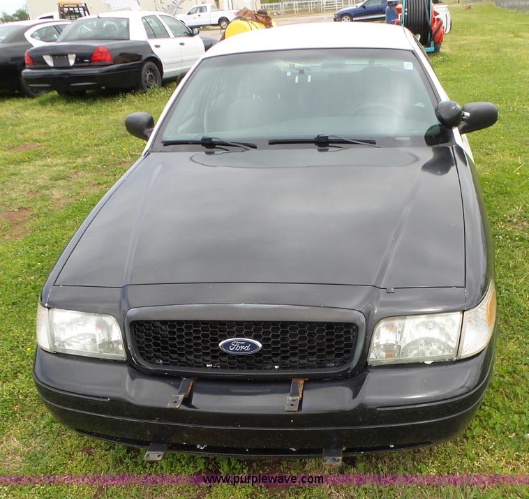 image for item AQ9694 2005 Ford Crown Victoria Police Interceptor
