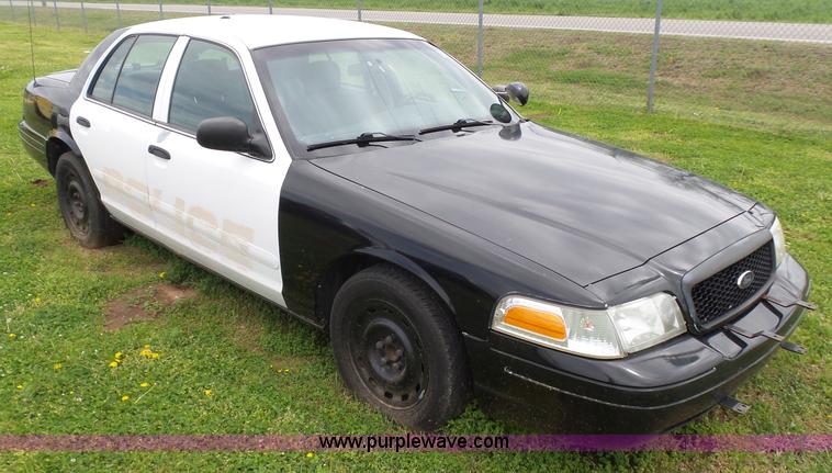 image for item AQ9694 2005 Ford Crown Victoria Police Interceptor