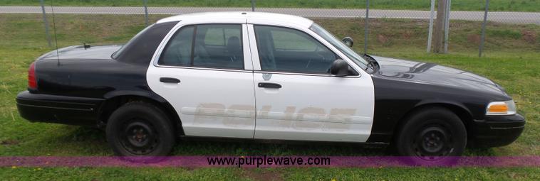 image for item AQ9694 2005 Ford Crown Victoria Police Interceptor
