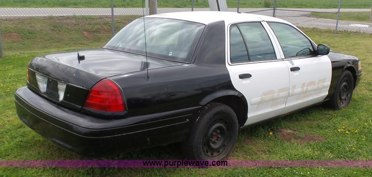 image for item AQ9694 2005 Ford Crown Victoria Police Interceptor