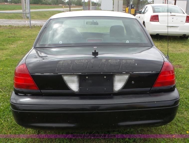 image for item AQ9694 2005 Ford Crown Victoria Police Interceptor