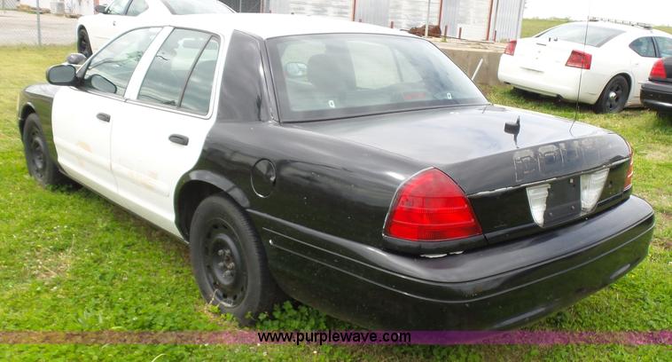 image for item AQ9694 2005 Ford Crown Victoria Police Interceptor