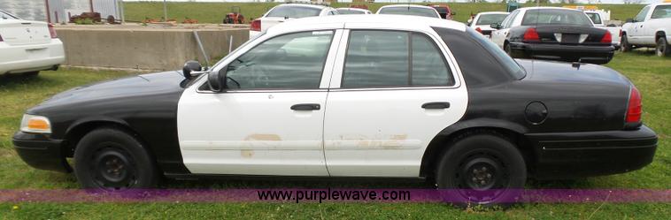 image for item AQ9694 2005 Ford Crown Victoria Police Interceptor