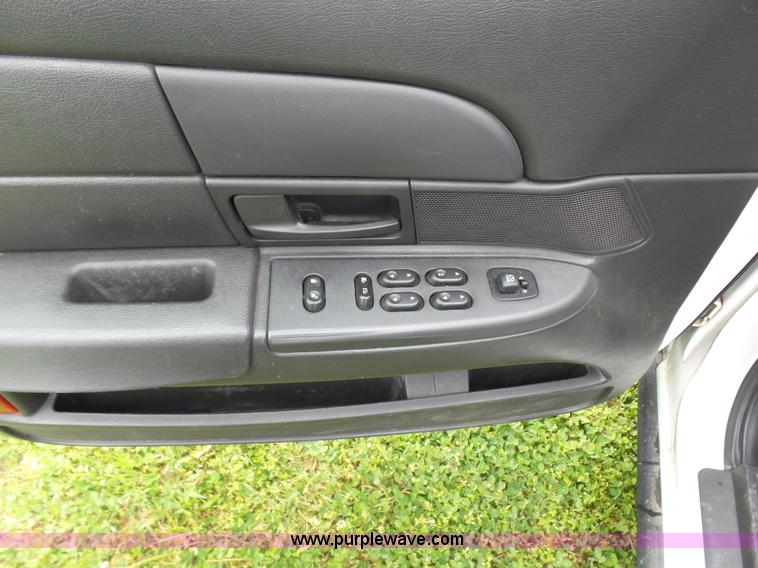 image for item AQ9694 2005 Ford Crown Victoria Police Interceptor