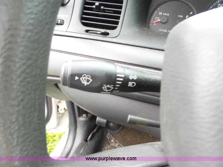 image for item AQ9694 2005 Ford Crown Victoria Police Interceptor