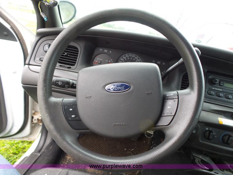 image for item AQ9694 2005 Ford Crown Victoria Police Interceptor