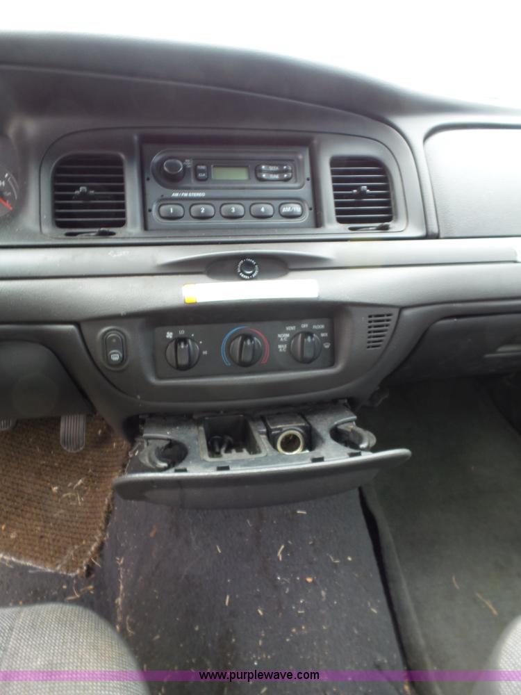 image for item AQ9694 2005 Ford Crown Victoria Police Interceptor